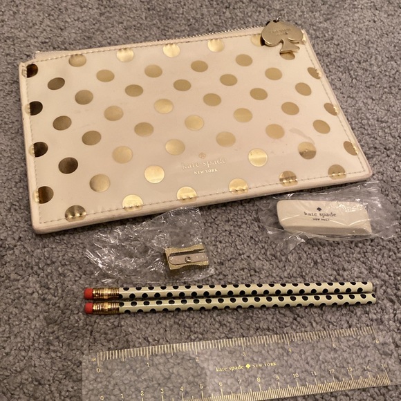 kate spade Handbags - Kate Spade ♠️ zipper pouch